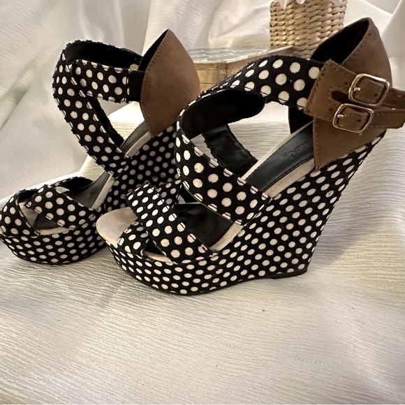 Qupid black and‎ white polkadot wedge - Picture 4 of 8